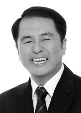 WILLIAM WOO