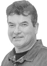 VALDIR SANTANA (TCHÊ)