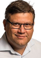 ADRIANO GARÇOM
