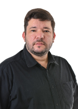 DENNIS MORAES