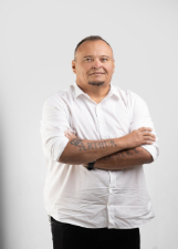 CARLOS ANDRÉ
