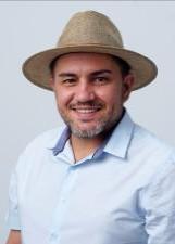 ADRIANO GOMES